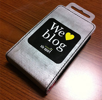 FREITAG F23 Fi-Pod SleeveにWe ♥ blogステッカーを貼った