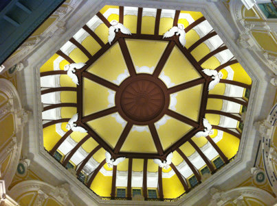 東京駅のドームの天井